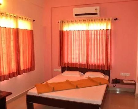 Hotel Mahakal Tulsi Somnath Exterior photo